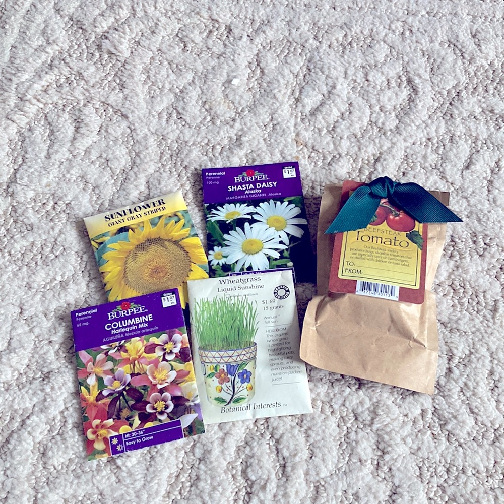 NWT 5 packs gardening seeds.